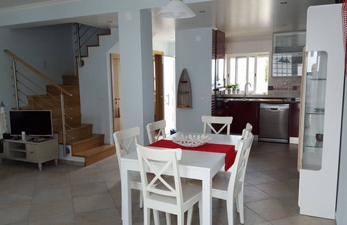 Salema Villa | Villa with 3 bedrooms, 2 full bathrooms and terrace. Completely Renovated.