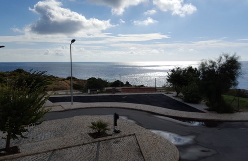 Salema Villa | Villa with 3 bedrooms, 2 full bathrooms and terrace. Completely Renovated.