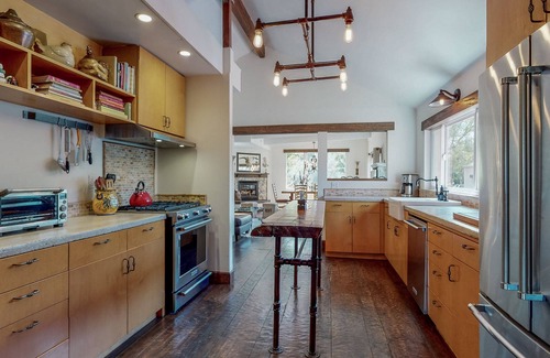 Sonoma Villa | Villa with 4BR/3BA, Pool, Guest House and Bikes in Prime Area
