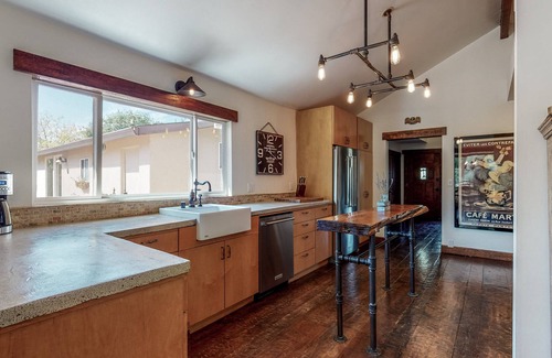 Sonoma Villa | Villa with 4BR/3BA, Pool, Guest House and Bikes in Prime Area