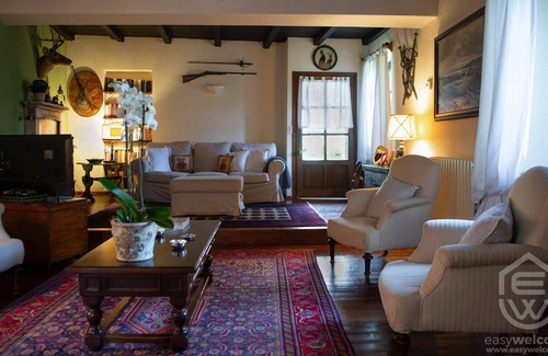 Civenna Villa | Villa with 7 beds, 3 bathrooms, private garden, heating, wifi.
