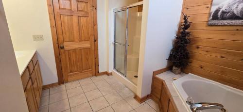 McHenry House | Villa With A View- 4 bedroom townhouse with lake and ski slope views