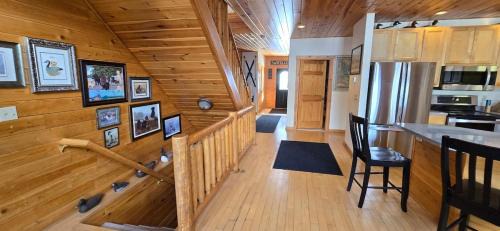 McHenry House | Villa With A View- 4 bedroom townhouse with lake and ski slope views
