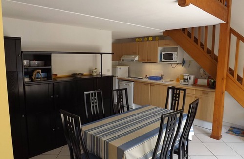 Gruissan Villa | Villa with covered terrace and garden.