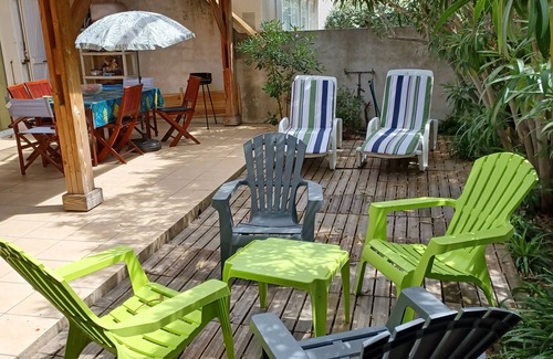 Gruissan Villa | Villa with covered terrace and garden.