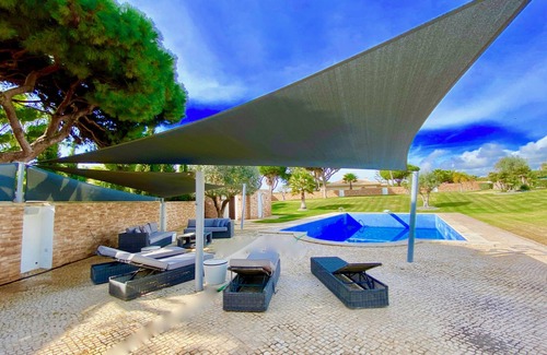 Quarteira Cottage | Villa with exquisite finishes
