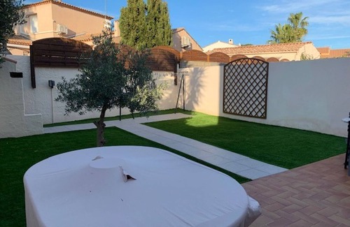 Balaruc-les-Bains House | Villa with Garden and BBQ in Peaceful Balaruc, Rated 3 Stars