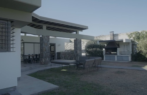 Chacras de Coria Villa | Villa with garden and pool in Chacras de Coria