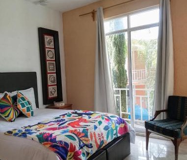 Tequisquiapan Villa | Villa with garden jacuzzi trampoline
