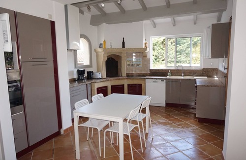 Bellegarde Villa | Villa with garden, terrace and fenced pool. Nature, sun, calm