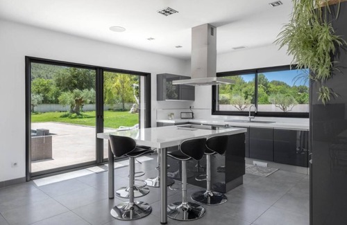 Cuges-les-Pins Villa | Villa with heated pool spa gym and cinema - by feelluxuryholidays