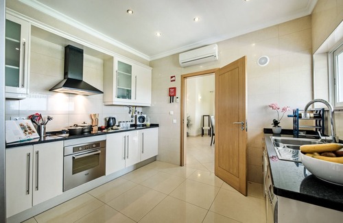 Olhao Villa | Villa with Heated Pool, Tennis Court, Jacuzzi, Games Room, WIFI and AC