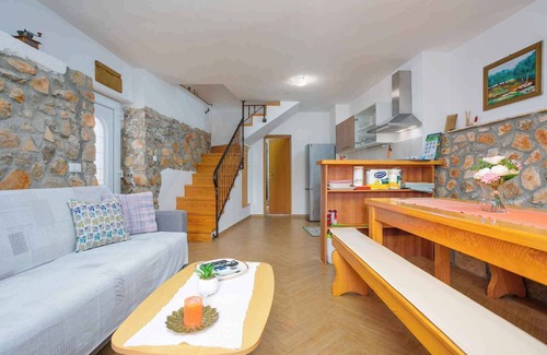 Brzac Villa | Villa with internet, washing machine and an outdoor pool