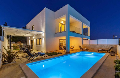 Linardici Villa | Villa with modern pool