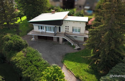 Savines-le-Lac House | Villa with outbuildings close to the lake and shops.
