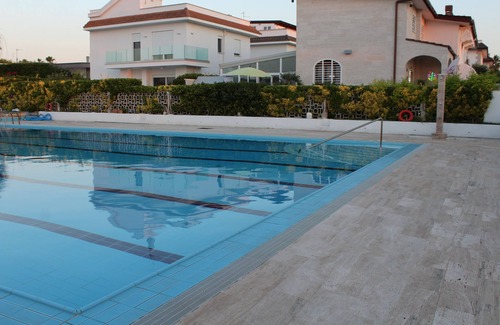 Giovinazzo Villa | Villa with parking, tennis court, swimming pool and direct access to the sea