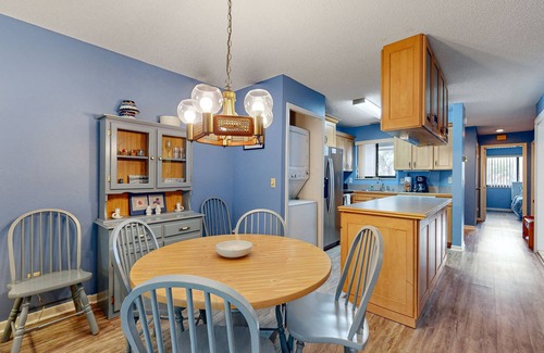 New Smyrna Beach Villa | Villa with Patio & Shared Pools, Sauna, Tennis & Gym - One Block to Beach, Dogs OK