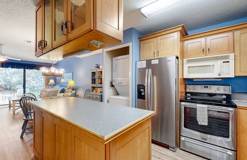 New Smyrna Beach Villa | Villa with Patio & Shared Pools, Sauna, Tennis & Gym - One Block to Beach, Dogs OK