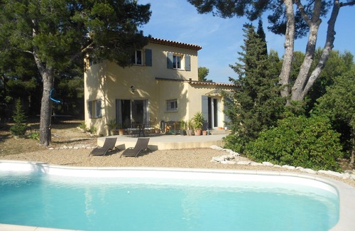 Martigues Villa | Villa with pool 1mn walk from the sea for 8 people