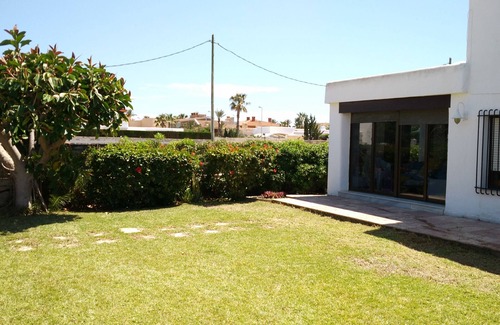 Roquetas de Mar Ski Chalet | Villa with pool 150 m from the beach