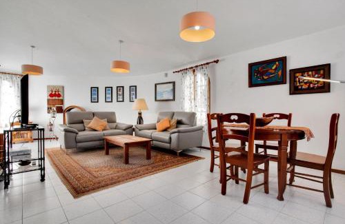 Parque Holandes Villa | Villa with pool overlooking the Atlantic Ocean and Parque Holandes