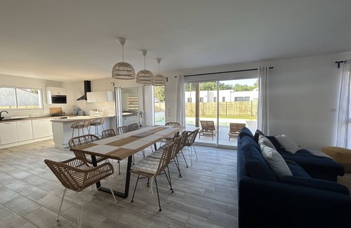 Saint-Augustin Villa | Villa with private pool and Jacuzzi on a residence with tennis