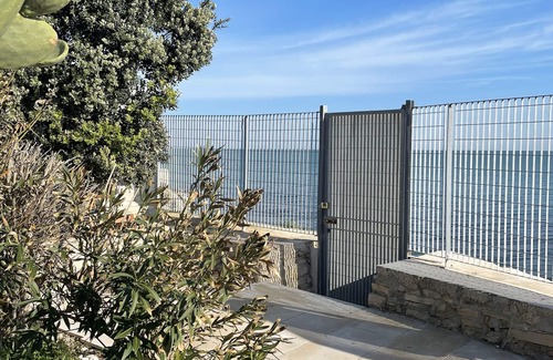 Trani Villa | Villa with Private Entrance by the Sea