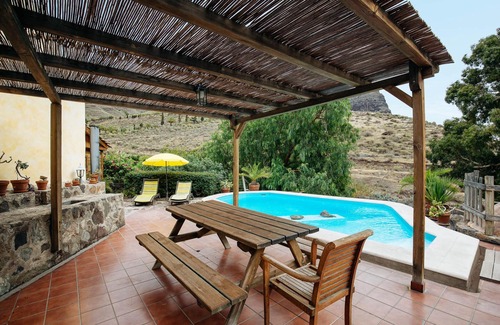 La Aldea de San Nicolas Villa | Villa with private pool in a valley under the sun and palms
