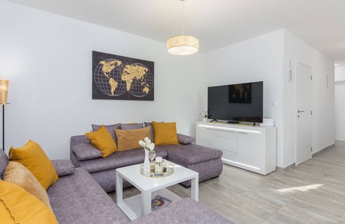 Radini Apartment | Villa with Private pool, jacuzzi and volleyball court, surrounded by nature