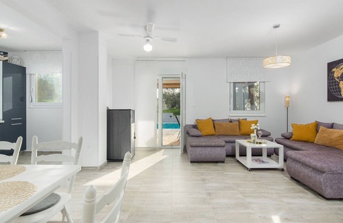 Radini Apartment | Villa with Private pool, jacuzzi and volleyball court, surrounded by nature