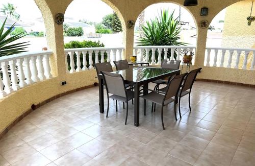 El Chaparral Ski Chalet | Villa with Private Pool in El Chaparral