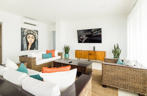 Alto Vista House | Villa with private pool, minutes from Palm Beach!