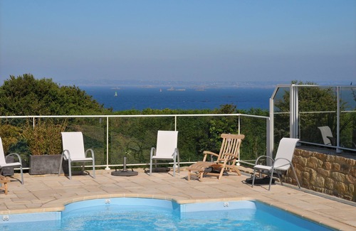 Roscoff Villa | Villa with sea view and heated pool (in season)