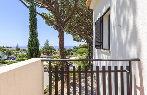 Vale do Lobo House | Villa with Sea Views, Walking Distance to the Beach and Golf Courses