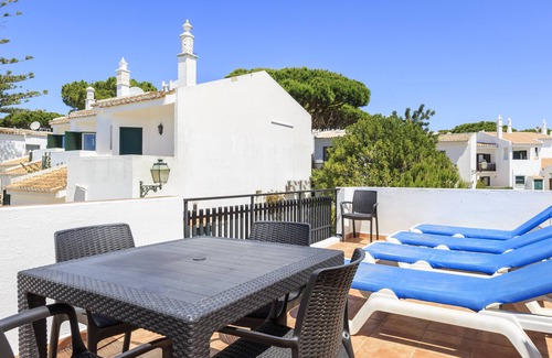Vale do Lobo House | Villa with Sea Views, Walking Distance to the Beach and Golf Courses