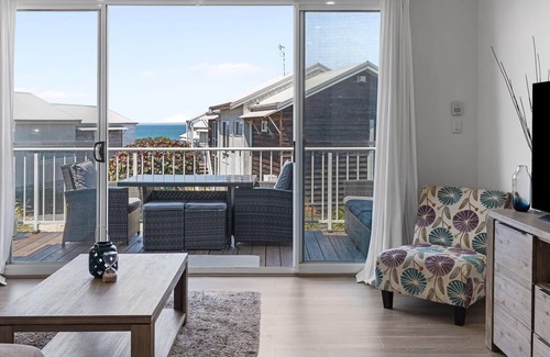 Caves Beach House | Villa with Seaside Soul - Newly Renovated