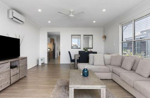 Caves Beach House | Villa with Seaside Soul Newly Renovated