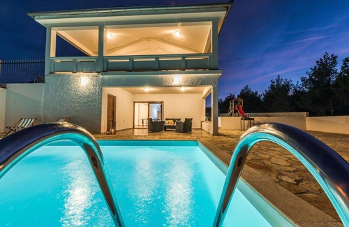 Rovanjska Villa | Villa with swimming pool near the beach