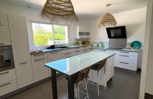 La Crau Villa | Villa with swimming pool for 12 people near hyères.