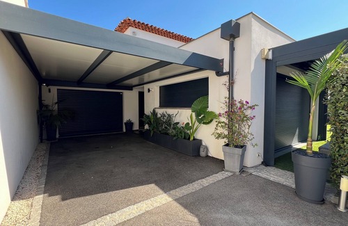 La Crau Villa | Villa with swimming pool and Jacuzzi, ideal for families, beach 10 min away, residential