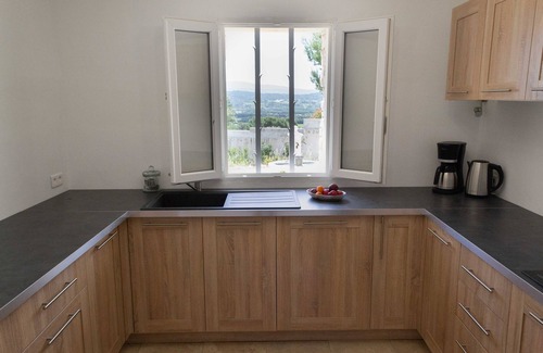 Joucas House | Villa with swimming pool, panoramic view of the luberon and wooded garden
