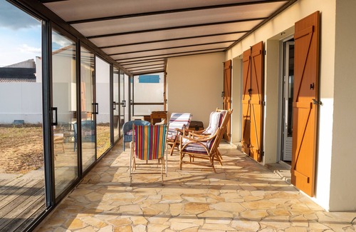 Longeville-sur-Mer Villa | Villa with veranda on the sea front with exceptional views