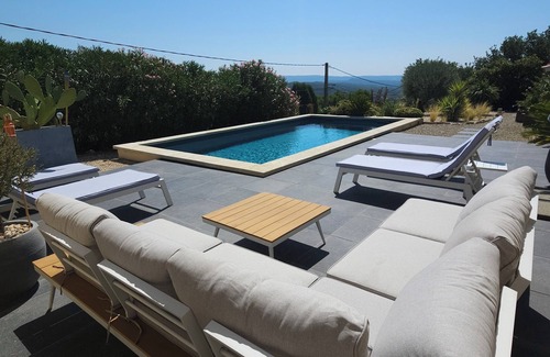 Crillon-le-Brave Villa | VILLA WITH VIEW OF MONT VENTOUX equipped for cyclists