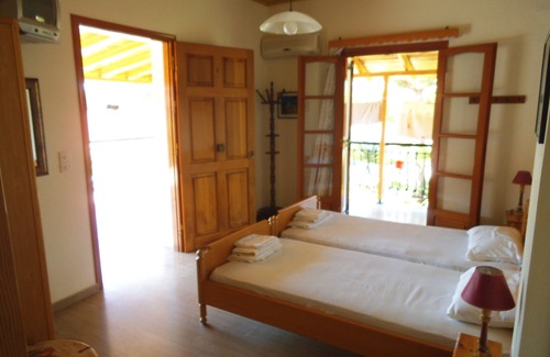 Kalamaki House | Villa Xenos Studios & Apartments