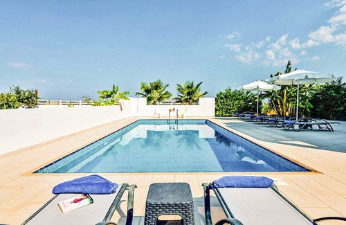 Zipari Villa | Villa Xenos Tria - Four Bedroom Villa, Sleeps 8