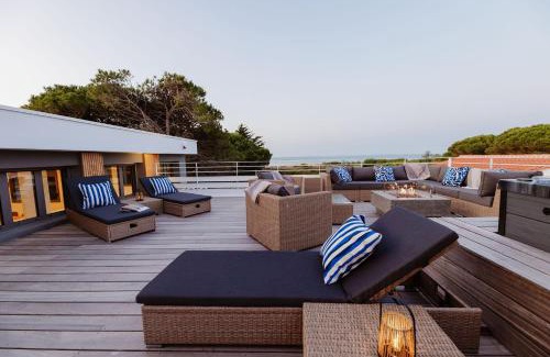 Saint-Georges-d'Oleron Villa | Villa XO 17 5 étoiles Ile d'Oléron 15 people Jacuzzi 50m de la plage vue mer vue marais