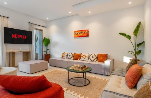 Tassoultante Villa | Villa Yas, Heated Pool, 15min from City Center, 4 Bedrooms, Private Cook and Airport Pickup