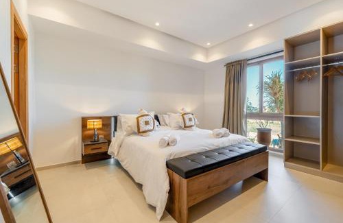 Tassoultante Villa | Villa Yas, Heated Pool, 15min from City Center, 4 Bedrooms, Private Cook and Airport Pickup