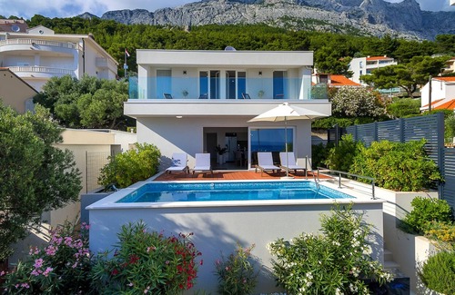 Baska Voda Villa | Villa Zagradina - villa with seaview and heated pool close to the beach