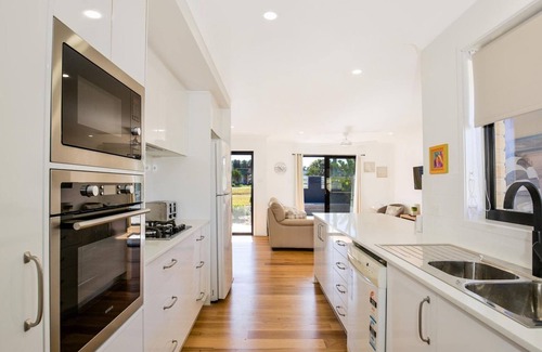Culburra Beach Villa | Villa Zelma - Pet Friendly - 4 Min Walk to Beach